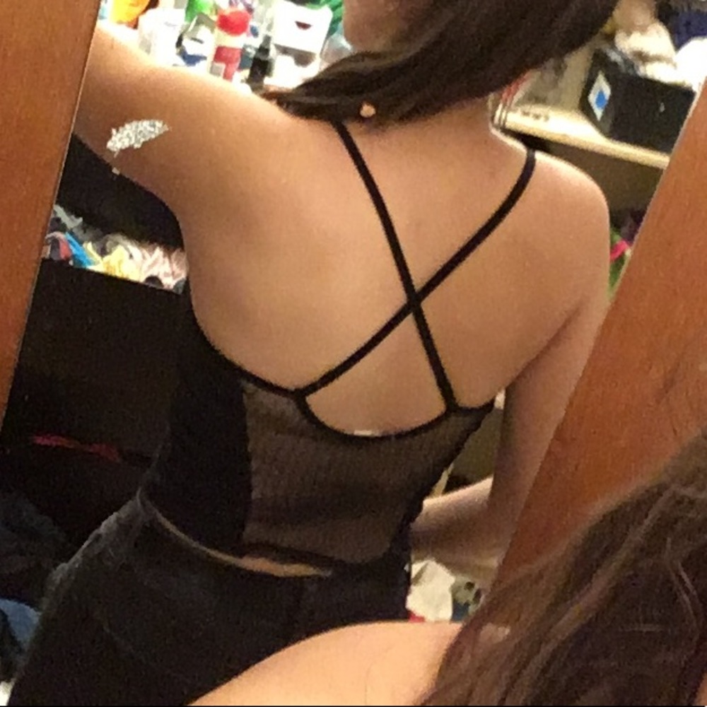 UO black cami